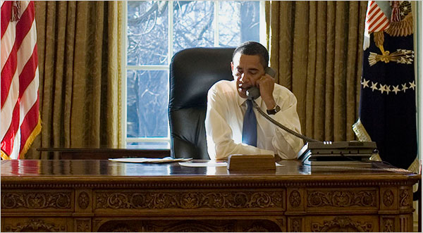 Obama en la silla del despacho oval
