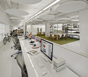 Diseño lineal mesas de oficinas pequeñas
