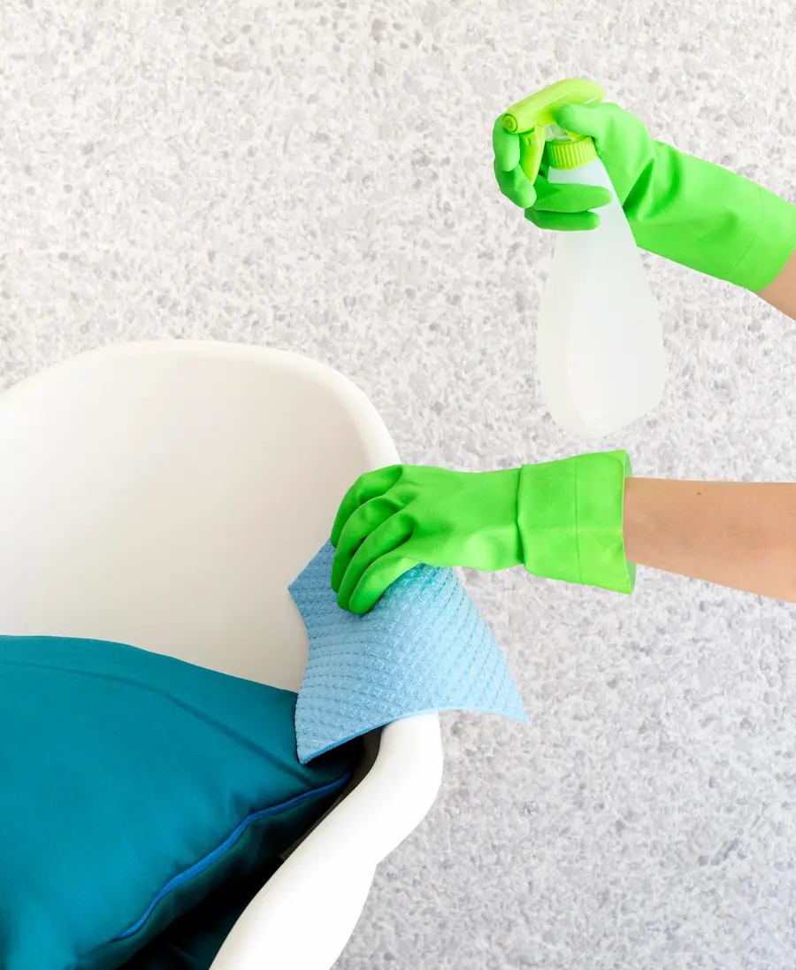 como-limpiar-silla-plastico-blanca